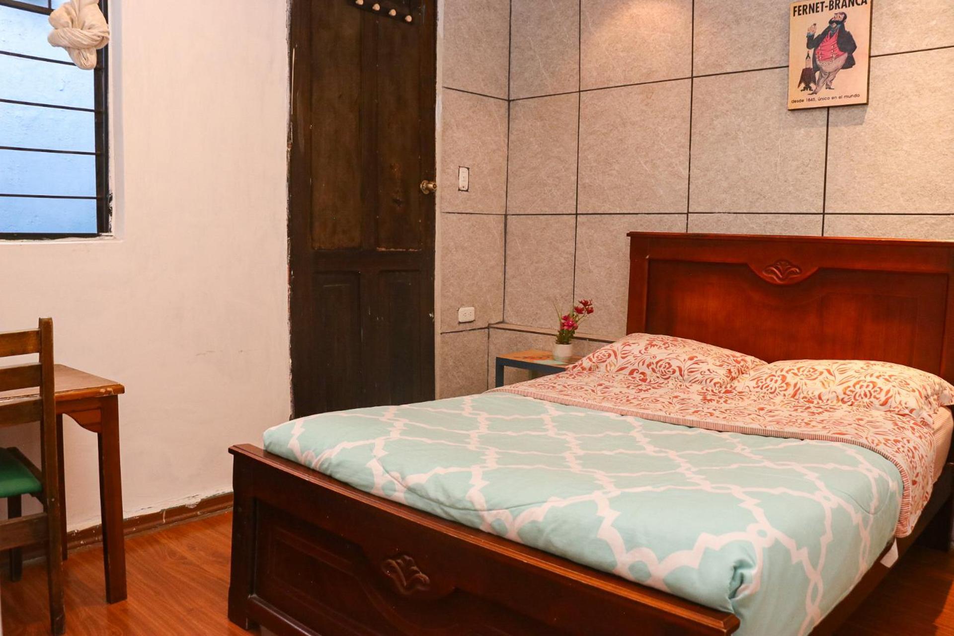 Blue House Youth Hostel Кито Экстерьер фото